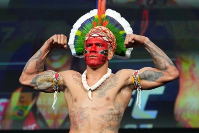 Aleks Pereyra Con Consla döyüşmək və üçüncü titul qazanmaq üçün ağır çəkiyə keçməyə hazırdır