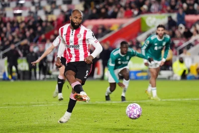 "Liverpul" altı aydan sonra ilk hissədə iki qol buraxdı: "Brentford"a məğlubiyyət