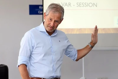 De Blekere: "Hakimlərə dəstək olmaq gərəkir"