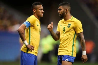 "Santos" iki hücumçu transferini eyni gündə elan edə bilər