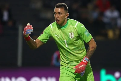 Muslera "Estudiantes"də ardıcıl kuboklar qazanaraq tarix yazıb