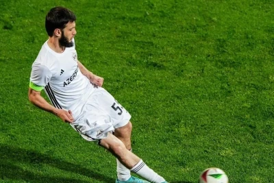 Bədavi Hüseynov "Qarabağ" komandasının tərkibində Azərbaycan çempionatlarında 250-ci oyununu keçirib
