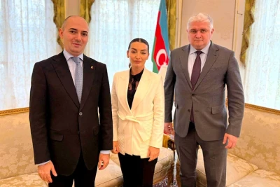 AFFA rəhbərliyi səfir Leyla Abdullayeva ilə görüşüb, ona milli komandanın formasını hədiyyə edib