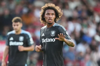Bubakar Kamara "Aston Villa" ilə 2030-cu ilə qədər müqavilə bağladı