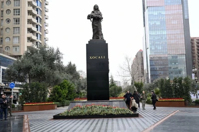 AFFA rəhbərliyi Xocalı soyqırımı qurbanlarının xatirə abidəsini ziyarət edərək, ehtiramlarını bildirdi