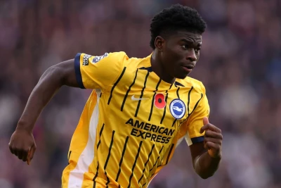 PSJ və "Çelsi" Karlos Baleba uğrunda mübarizəyə qoşulub