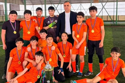 Gəncədə məktəblilər arasında minifutbol turniri başa çatıb
