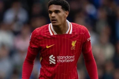 Kerrel Kuansa "Liverpul"dan "Bayer"ə keçir