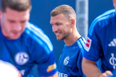 Edin Dzeko “Şalke”də qalır