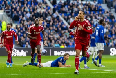 "Liverpul" Premyer Liqada 60 fərqli stadionda qalib gələn ilk komanda oldu