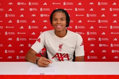 "Liverpul" Rio Nqumoa ilə müqavilə müddətini uzadıb