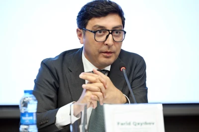 Fərid Qayıbov beynəlxalq yarışlarda uğur qazanmış idmançılar və məşqçilərlə görüşüb, mükafatlar təqdim edib