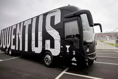 "Napoli" azarkeşləri "Yuventus"un avtobusuna daş atıblar