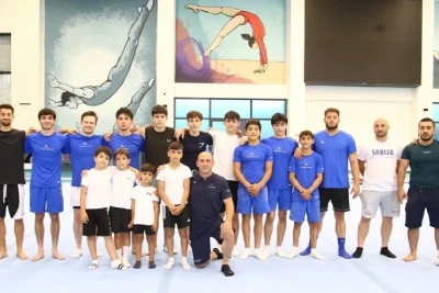 London 2012 Olimpiya Oyunlarının bürünc medalçısı gimnastlarımıza dərs keçib