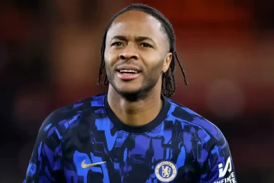 Rahim Sterlinqin iş icazəsi problemi "Feyenoord"u xaricdə məşq etməyə məcbur edir