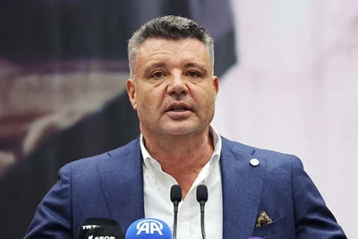 Səadettin Saran İstanbulda yol qəzasına düşüb