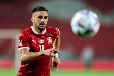 İstanbul klubu 2 futbolçu ilə yollarını ayırdı