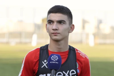 İslam Həsənov "Srvena Zvezda"ya qayıdıb