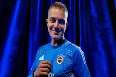 "Beşiktaş"ın sabiq qapıçısı Mert Günok "Fənərbağça"ya keçib