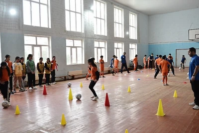 AFFA rəsmiləri Suraxanı rayonundakı orta məktəbdə olublar