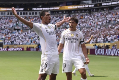 "Real Madrid"in təyyarəsi şiddətli fırtına səbəbindən Nyuark aeroportuna enişdə &ccedil;ətinlik &ccedil;əkib