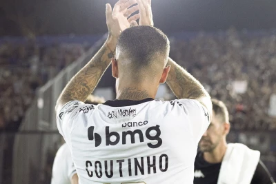 Koutinyonun oğlunun ad günündə karyerası boyu oynadığı klubların formaları nümayiş etdirildi - FOTO