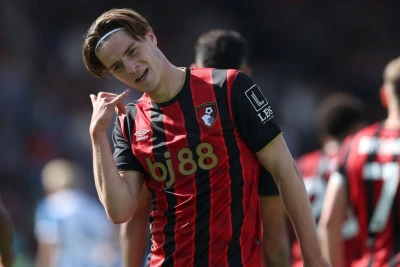 Aleks Skott Premyer Liqa nəhənglərinin diqqət mərkəzində