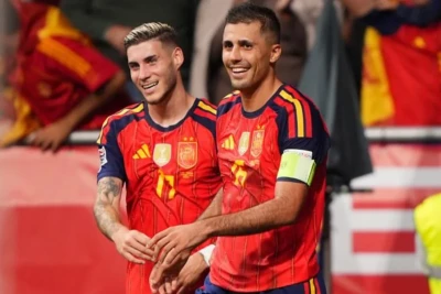 İspaniya futbol yığması Çexiyanı 3:1 məğlub edərək rekord məğlubiyyətsizlik seriyasını uzatdı