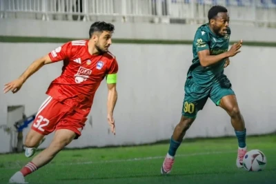 Futbolçu iki sarı vərəqə almasına baxmayaraq meydandan çıxmadı