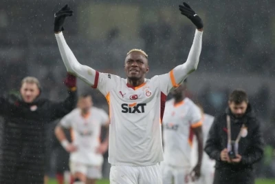 Viktor Osimhen "Qalatasaray"a transfer olunub, bu gecə İstanbulda olacaq