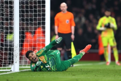 Altay Bayındır "Beşiktaş"a keçir