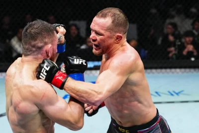 Pyotr Yan üçüncü dəfə Dvalişvilini məğlub edərək UFC çempionluq kəmərini uğurla müdafiə etdi