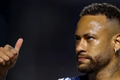 Neymar süni meydançalarda oynamayacaq, çünki bu, ağrılara səbəb olur