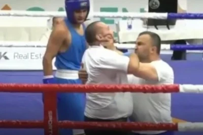 Avropa Çempionatında qalmaqal: Azərbaycanlı məşqçi rinqdə hakimi boğdu