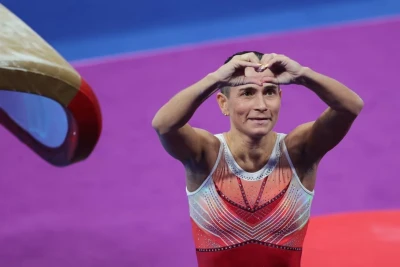 50 yaşlı Oksana Çusovitina Daşkənddə gümüş medal qazanıb