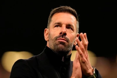 Rud van Nistelroy "Lester"dən ayrıldı