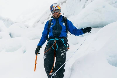 Andjey Bargel Everesti oksigensiz xizəklə enən ilk insan oldu