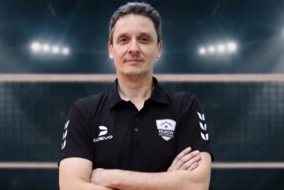 Qadın voleybol komandası əcnəbi məşqçisi ilə müqaviləsini uzatdı