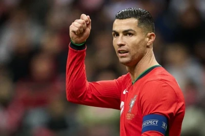 Van der Vart: Ronaldo şokolad olsaydı, özünü yeyərdi - Ronaldonun özünə yüksək qiyməti haqqında