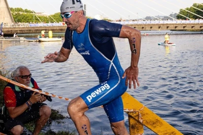 Rostislav Pevtsov Pontevedrada uzun məsafəli triatlon üzrə Dünya Çempionatında 9-cu yeri tutub
