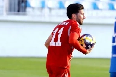 Ayxan Hüseynov “Zirə”yə transfer olub