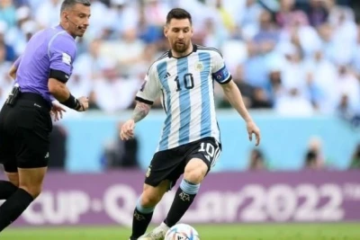 Lionel Messi Paraqvayla oyunda hakimi təhqir edib