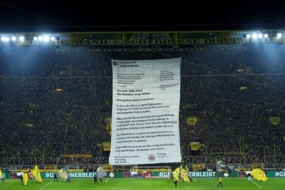 "Borussiya" azarkeşlərindən stadionda təhlükəsizlik tədbirlərinin sərtləşdirilməsinə etiraz aksiyası