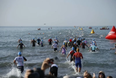 Bakıda ALUFAR IRONMAN 70.3 triatlonu start götürdü