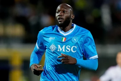 Lukaku atasının cənazəsini Belçikaya gətirməyə mane olan və pul qoparmağa çalışan qohumlarından şikayət etdi
