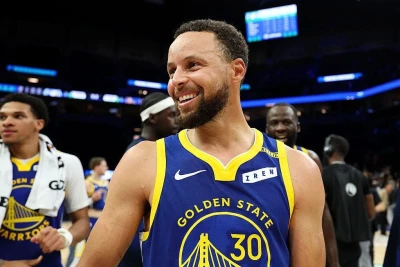 Stefen Karri NBA-nın ilk dörd oyununda 100% cərimə atışları ilə rekord qırdı
