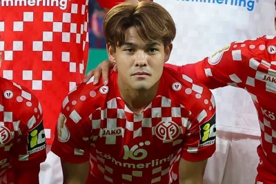 „Liverpul“ 60 milyon avro ödəyərək yaponiyalı futbolçunu transfer etməyə hazırdır