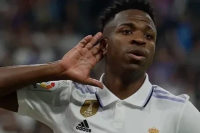 Vinisius Xabi Alonso ona güvənməsə, yeni klub axtarmağı agentindən istəyib Vinisius Xabi Alonso ona güvənməsə, yeni klub axtarmağı agentindən istəyib