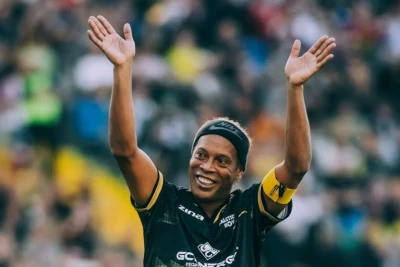 Ronaldinyo karyerasını bərpa edib