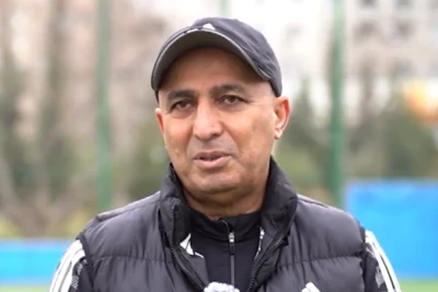 Səttar Əliyev: Ağdamda oyun zamanı şəhərə raketlər atılırdı, mən "Qarabağ"ın "ingilisi" idim - VİDEO